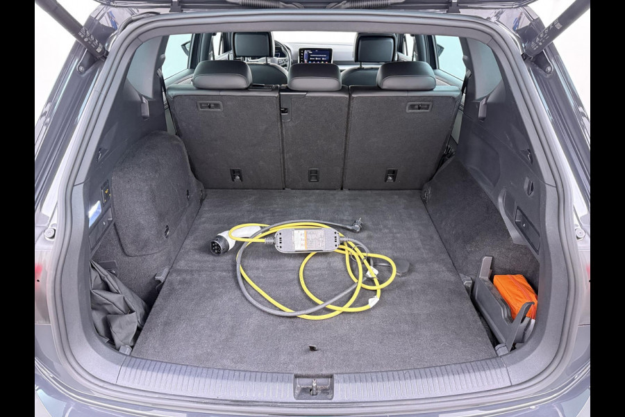 Seat Tarraco 1.4 TSI e-Hybrid PHEV Xperience Business Intense ELEK. ACHTERKLEP| DODE HOEK SENSOR| STOEL+ STUUR VERWARMING| 360 CAMERA | ACHTERBANK VERWARMD| CARPLAY| RIJKLAARPRIJS INCL. 12 MND BOVAG GARANTIE
