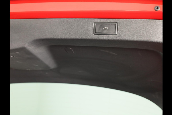 Škoda Kamiq 1.0 TSI Monte Carlo 115 pk | Verlengde garantie | Navigatie via App | Panoramadak | Parkeersensoren | Achteruitrijcamera | Stoelverwarming |