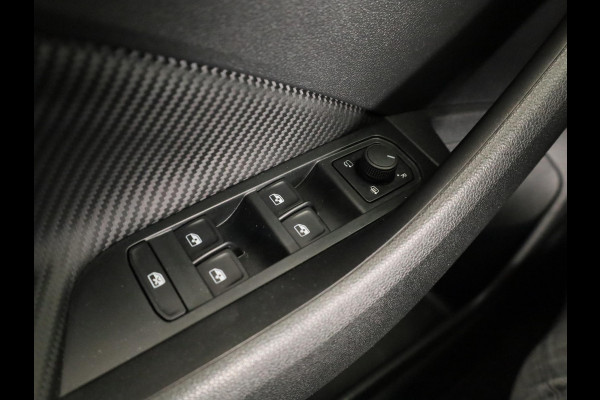 Škoda Kamiq 1.0 TSI Monte Carlo 115 pk | Verlengde garantie | Navigatie via App | Panoramadak | Parkeersensoren | Achteruitrijcamera | Stoelverwarming |