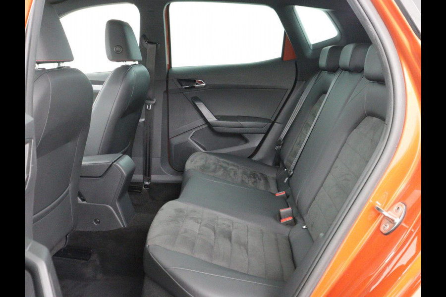 Seat Arona 1.5 TSI EVO FR Intens | Stoelverwarming | Leder/Alcantara | Full LED | Adaptive cruise | Camera | Dodehoek detectie | Carplay | Navigatie | Climate control | Park Assist | Keyless