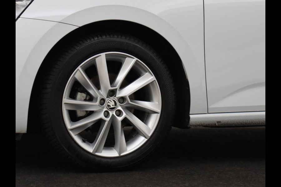 Škoda SCALA 1.0 TSI Sport | Automaat | Trekhaak | Carplay | 17'' | Sportstoelen | Full LED | Parkeerhulp | Climate control | Cruise control | Bluetooth