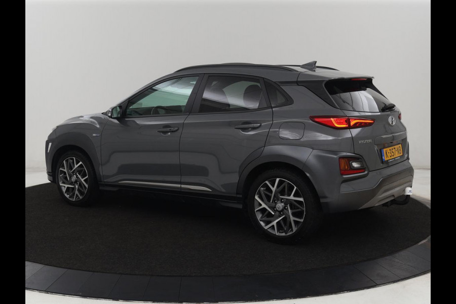 Hyundai Kona 1.6 GDI HEV Premium Sky | Schuifdak | Leder | Stoelventilatie | Adaptive cruise | Trekhaak | Head-Up | Carplay | Camera | Achterbankverwarming | Navigatie | Keyless | Climate control