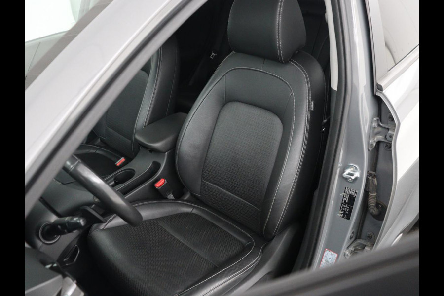 Hyundai Kona 1.6 GDI HEV Premium Sky | Schuifdak | Leder | Stoelventilatie | Adaptive cruise | Trekhaak | Head-Up | Carplay | Camera | Achterbankverwarming | Navigatie | Keyless | Climate control