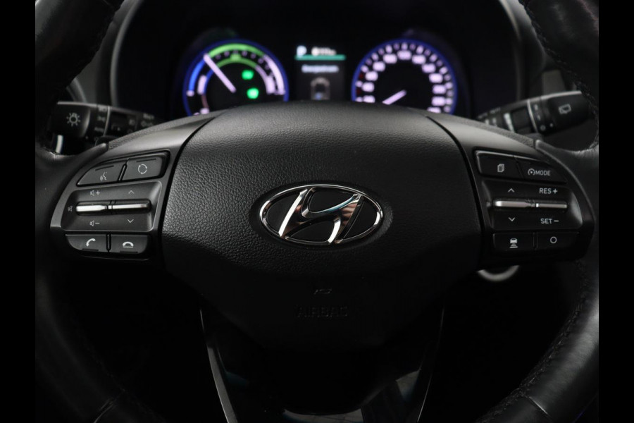 Hyundai Kona 1.6 GDI HEV Premium Sky | Schuifdak | Leder | Stoelventilatie | Adaptive cruise | Trekhaak | Head-Up | Carplay | Camera | Achterbankverwarming | Navigatie | Keyless | Climate control