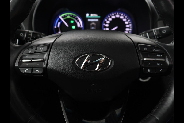 Hyundai Kona 1.6 GDI HEV Premium Sky | Schuifdak | Leder | Stoelventilatie | Adaptive cruise | Trekhaak | Head-Up | Carplay | Camera | Achterbankverwarming | Navigatie | Keyless | Climate control