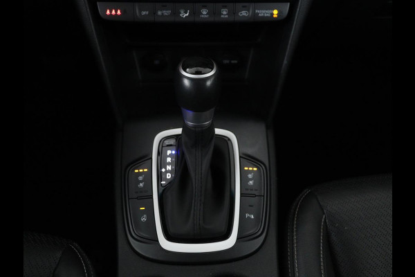 Hyundai Kona 1.6 GDI HEV Premium Sky | Schuifdak | Leder | Stoelventilatie | Adaptive cruise | Trekhaak | Head-Up | Carplay | Camera | Achterbankverwarming | Navigatie | Keyless | Climate control