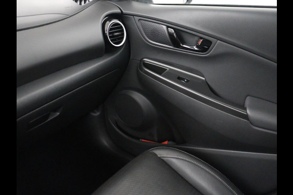 Hyundai Kona 1.6 GDI HEV Premium Sky | Schuifdak | Leder | Stoelventilatie | Adaptive cruise | Trekhaak | Head-Up | Carplay | Camera | Achterbankverwarming | Navigatie | Keyless | Climate control