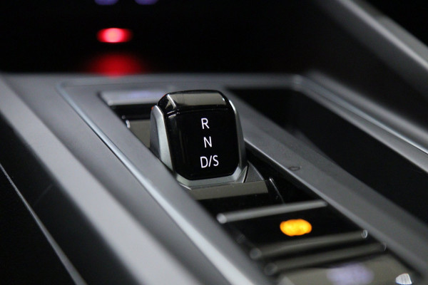 Volkswagen Golf 1.5 eTSI R-Line Pano/HUD/H&K/CAM/BLINDESPOT/BOMVOL