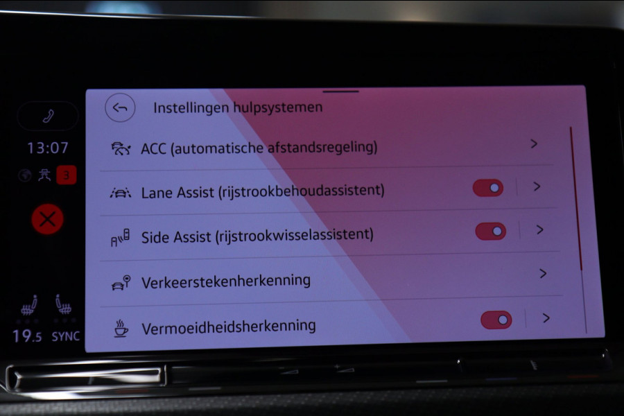 Volkswagen Golf 1.5 eTSI R-Line Pano/HUD/H&K/CAM/BLINDESPOT/BOMVOL