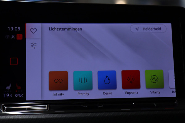 Volkswagen Golf 1.5 eTSI R-Line Pano/HUD/H&K/CAM/BLINDESPOT/BOMVOL