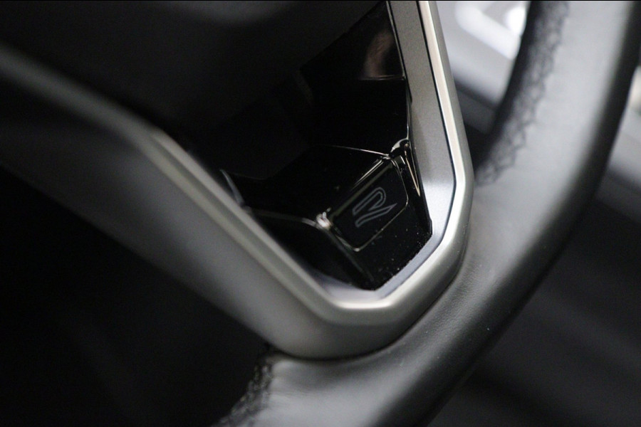 Volkswagen Golf 1.5 eTSI R-Line Pano/HUD/H&K/CAM/BLINDESPOT/BOMVOL