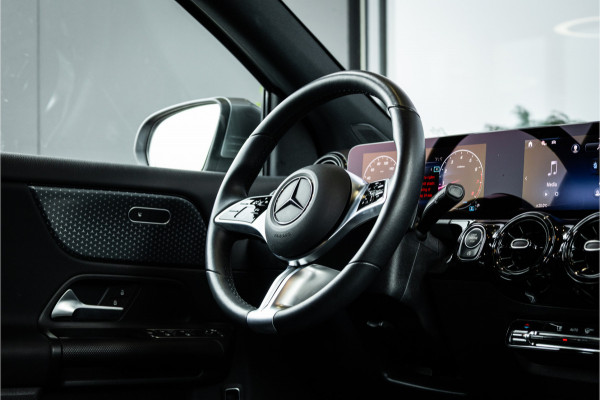 Mercedes-Benz GLA GLA200 - ACC | Camera | Stoelverwarming