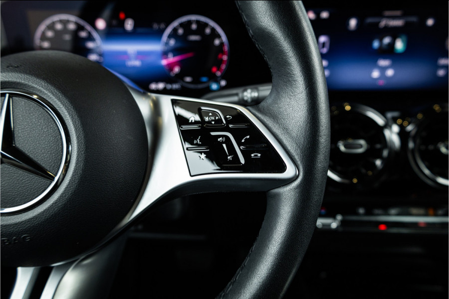 Mercedes-Benz GLA GLA200 - ACC | Camera | Stoelverwarming