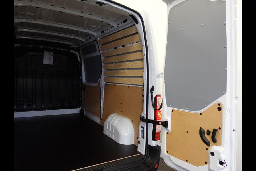 Renault Master T33 2.3 dCi 135PK L2H2 BPM VRIJ! Airco Cruise control Parkeersensoren Navigatie Trekhaak Prijs