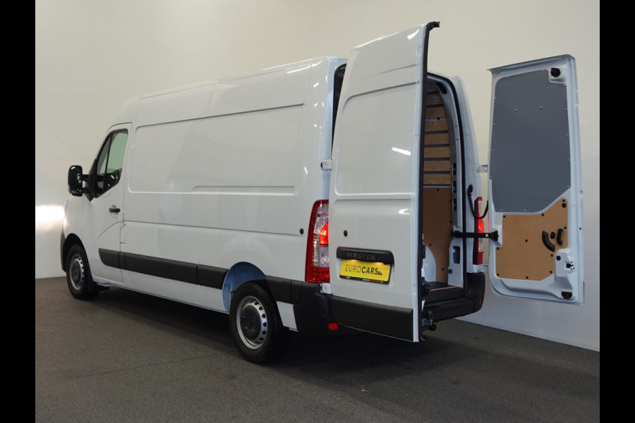 Renault Master T33 2.3 dCi 135PK L2H2 BPM VRIJ! Airco Cruise control Parkeersensoren Navigatie Trekhaak Prijs