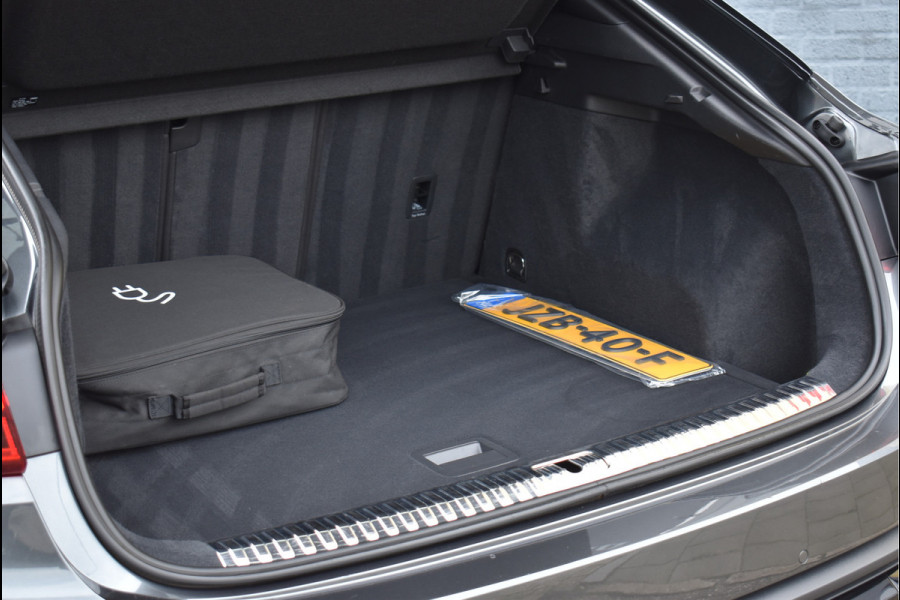 Audi Q3 Sportback 45 TFSI e S-Line 245 Pk Navi Sfeerverlichting Full Led Keyless Trekhaak 20 Inch Unieke staat