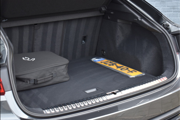 Audi Q3 Sportback 45 TFSI e S-Line 245 Pk Navi Sfeerverlichting Full Led Keyless Trekhaak 20 Inch Unieke staat