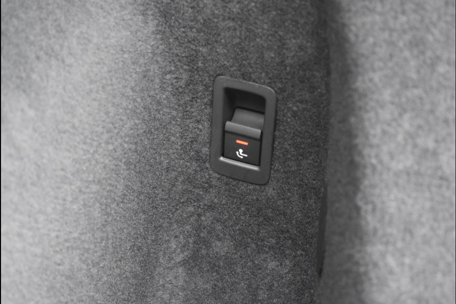 Audi Q3 Sportback 45 TFSI e S-Line 245 Pk Navi Sfeerverlichting Full Led Keyless Trekhaak 20 Inch Unieke staat