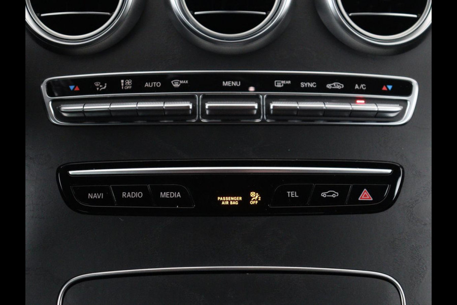 Mercedes-Benz C-Klasse 160 AMG Limited | Stoelverwarming | Leder/Alcantara | Trekhaak | Full LED | Park Assist | Camera | Navigatie | Climate control | Bluetooth | Cruise control