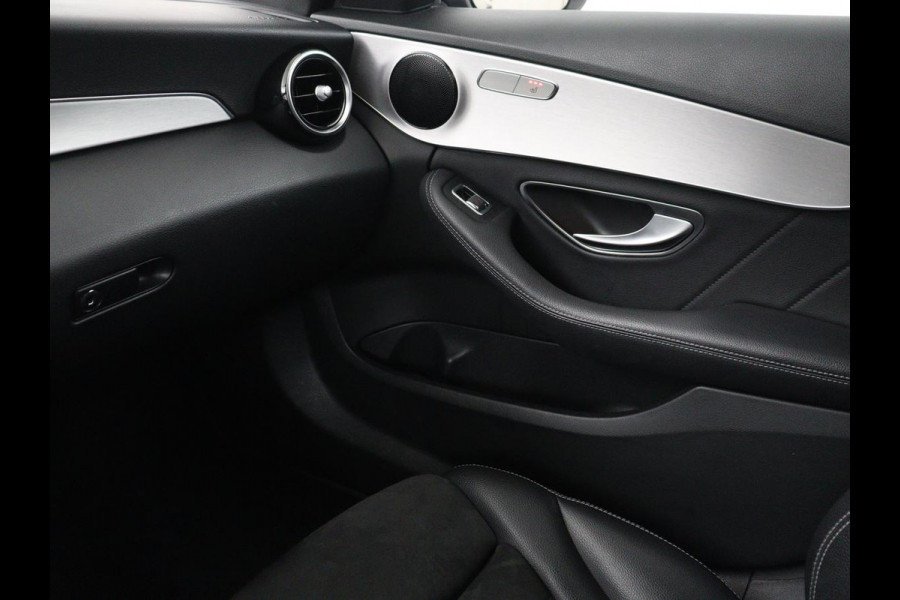 Mercedes-Benz C-Klasse 160 AMG Limited | Stoelverwarming | Leder/Alcantara | Trekhaak | Full LED | Park Assist | Camera | Navigatie | Climate control | Bluetooth | Cruise control