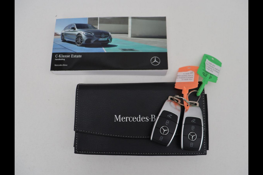 Mercedes-Benz C-Klasse 160 AMG Limited | Stoelverwarming | Leder/Alcantara | Trekhaak | Full LED | Park Assist | Camera | Navigatie | Climate control | Bluetooth | Cruise control