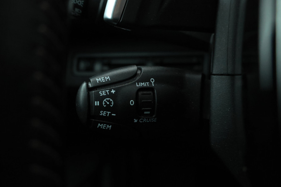 Peugeot 3008 1.5 BlueHDi Blue Lease Premium Automaat, Navigatie, climate,