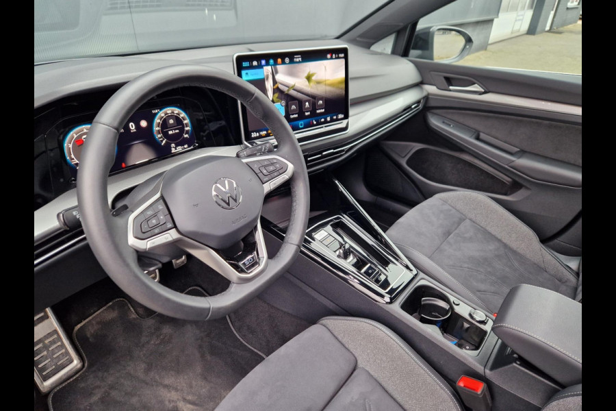 Volkswagen Golf 8.5 1.5 eTSI 150pk dsg 50 Edition/Pano/IQ drive/Full