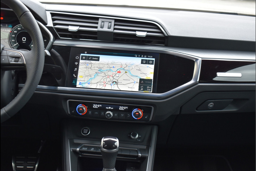 Audi Q3 Sportback 45 TFSI e S-Line 245 Pk Navi Sfeerverlichting Full Led Keyless Trekhaak 20 Inch Unieke staat