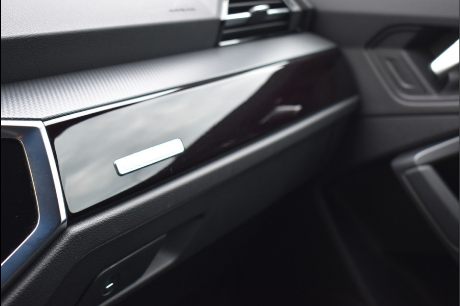 Audi Q3 Sportback 45 TFSI e S-Line 245 Pk Navi Sfeerverlichting Full Led Keyless Trekhaak 20 Inch Unieke staat