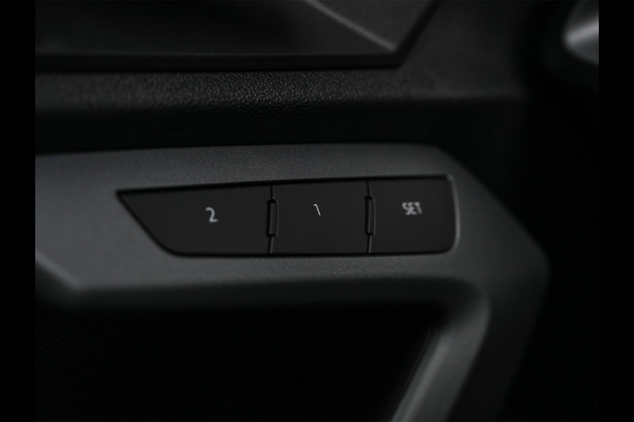 Audi A3 Sportback 45 TFSI e S edition Competition | Panoramadak | 5 jr garantie | Ambiance interieur | Active Cruise | Sonos Sound | S-Seats + Memory | Head-Up | Camera | Stoelverwarming | Keyless