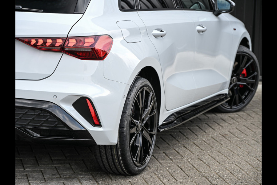 Audi A3 Sportback 45 TFSI e S edition Competition | Panoramadak | 5 jr garantie | Ambiance interieur | Active Cruise | Sonos Sound | S-Seats + Memory | Head-Up | Camera | Stoelverwarming | Keyless