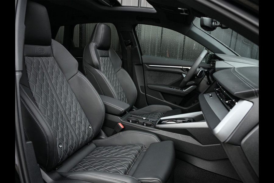 Audi A3 Sportback 45 TFSI e S edition Competition | Panoramadak | 5 jr garantie | Ambiance interieur | Active Cruise | Sonos Sound | S-Seats + Memory | Head-Up | Camera | Stoelverwarming | Keyless