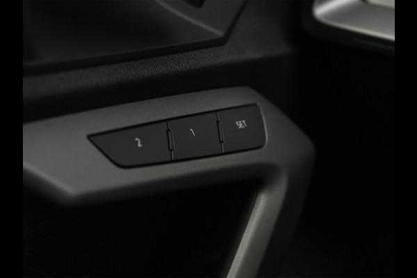 Audi A3 Sportback 45 TFSI e S edition Competition | Panoramadak | 5 jr garantie | Ambiance interieur | Active Cruise | Sonos Sound | S-Seats + Memory | Head-Up | Camera | Stoelverwarming | Keyless