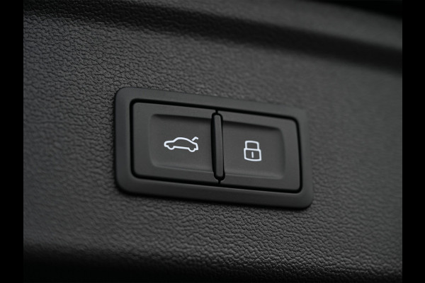 Audi A3 Sportback 45 TFSI e S edition Competition | Panoramadak | 5 jr garantie | Ambiance interieur | Active Cruise | Sonos Sound | S-Seats + Memory | Head-Up | Camera | Stoelverwarming | Keyless