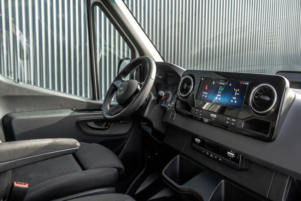 Mercedes-Benz Sprinter 317 CDI L2H2 | Mbux | Facelift | Navi | Camera | Adapt.Cruise | Automaat