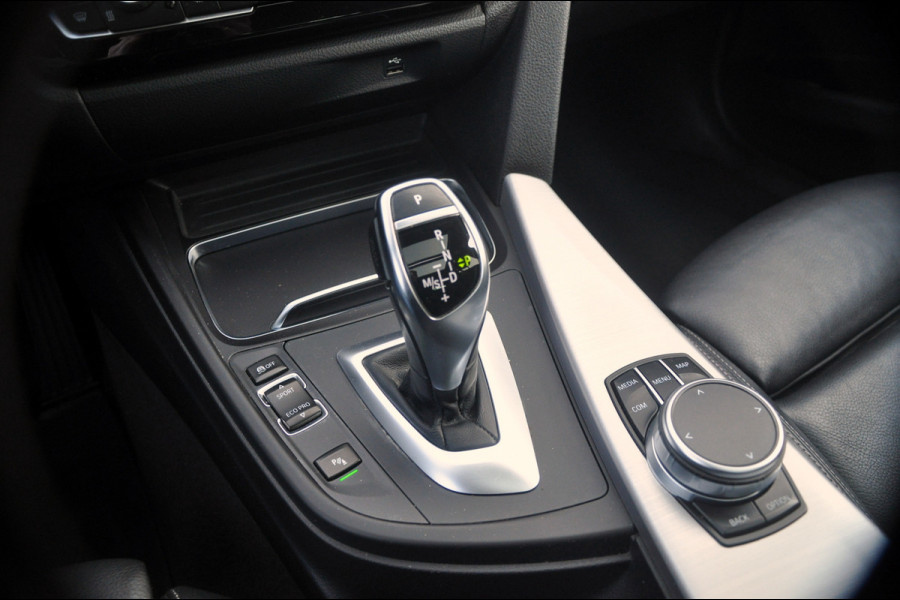 BMW 3 Serie Touring 320i M Sport Edition | Panoramadak | HUD | Trekhaak