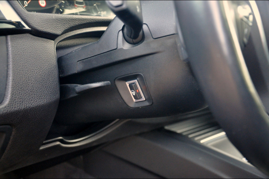 BMW 3 Serie Touring 320i M Sport Edition | Panoramadak | HUD | Trekhaak