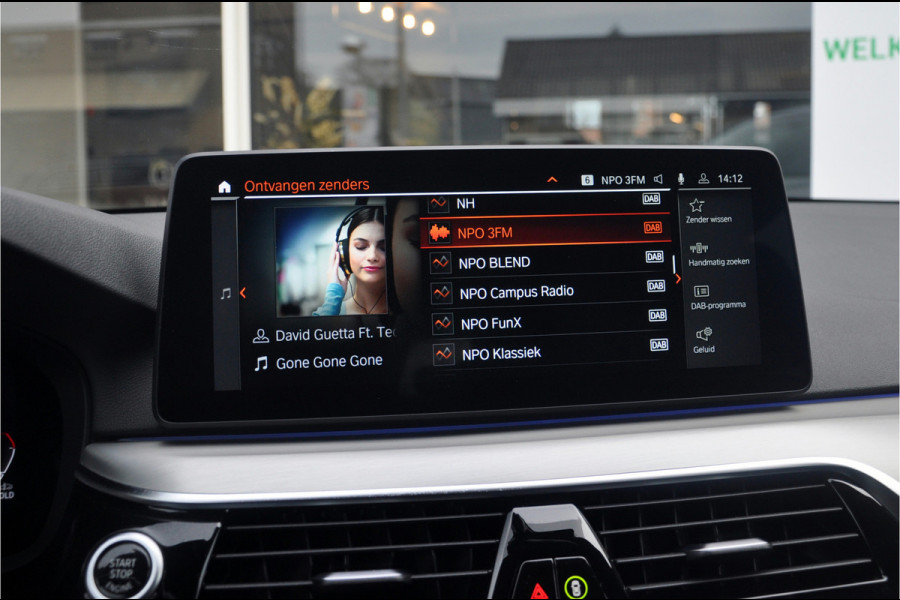 BMW 5 Serie Touring 518d High Executive M-Sport Edition | 20 inch | Panoramadak | Comfortstoelen