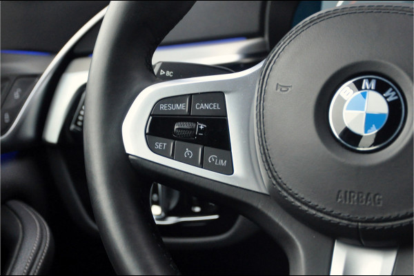 BMW 5 Serie Touring 518d High Executive M-Sport Edition | 20 inch | Panoramadak | Comfortstoelen