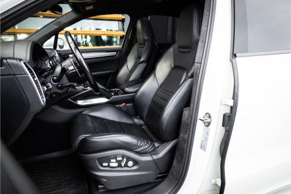 Porsche Cayenne 4.0 Turbo - Origineel NL | Sport Chrhono + | Luchtvering | Elek. Trekhaak