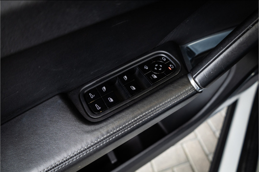 Porsche Cayenne 4.0 Turbo - Origineel NL | Sport Chrhono + | Luchtvering | Elek. Trekhaak