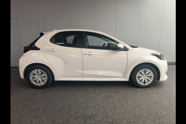 Toyota Yaris 1.5 Hybrid 115 Comfort Rijklaar + 12 maanden Bovag-garantie Henk Jongen Auto's in Helmond,  al 50 jaar service zoals 't hoort!