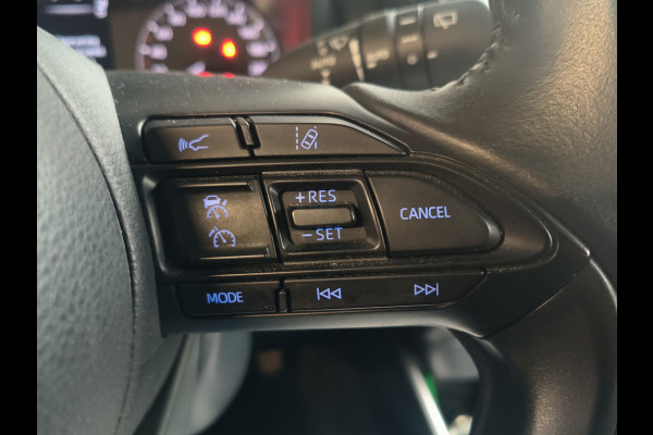 Toyota Yaris 1.5 Hybrid 115 Comfort Rijklaar + 12 maanden Bovag-garantie Henk Jongen Auto's in Helmond,  al 50 jaar service zoals 't hoort!