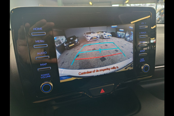 Toyota Yaris 1.5 Hybrid 115 Comfort Rijklaar + 12 maanden Bovag-garantie Henk Jongen Auto's in Helmond,  al 50 jaar service zoals 't hoort!