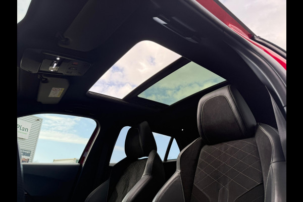 Peugeot 2008 1.2 Turbo GT-Line 155pk - Automaat - Panodak - Navi - Winterpakket - Climate