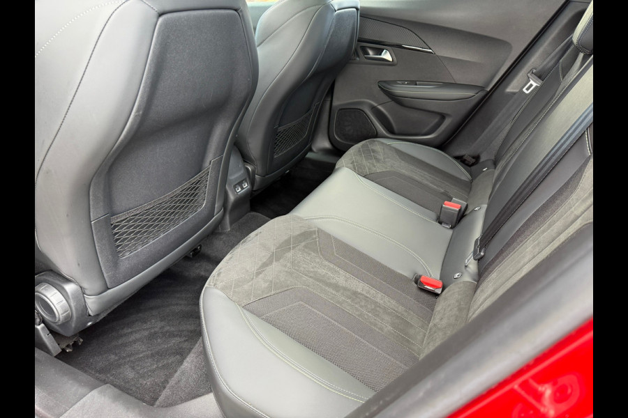 Peugeot 2008 1.2 Turbo GT-Line 155pk - Automaat - Panodak - Navi - Winterpakket - Climate