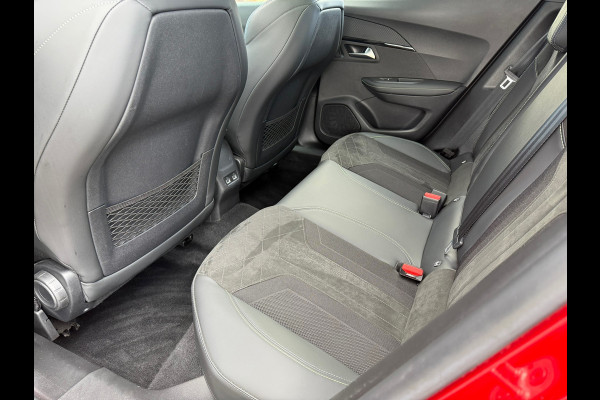 Peugeot 2008 1.2 Turbo GT-Line 155pk - Automaat - Panodak - Navi - Winterpakket - Climate