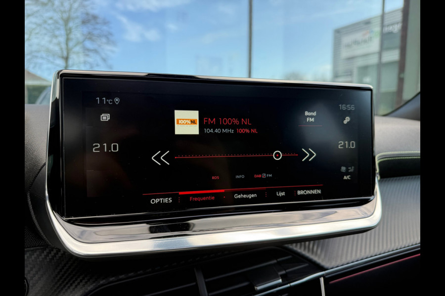 Peugeot 2008 1.2 Turbo GT-Line 155pk - Automaat - Panodak - Navi - Winterpakket - Climate