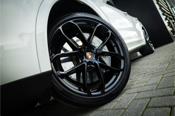Porsche Cayenne 4.0 Turbo - Origineel NL | Sport Chrhono + | Luchtvering | Elek. Trekhaak