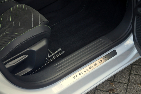 Peugeot 2008 1.2 Hybrid 136 GT | Navigatie | 360 Gr Camera | Adaptieve CC